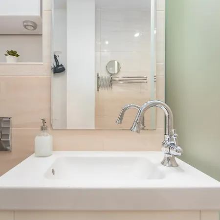 Grzybowska By Your Freedom * Varšava